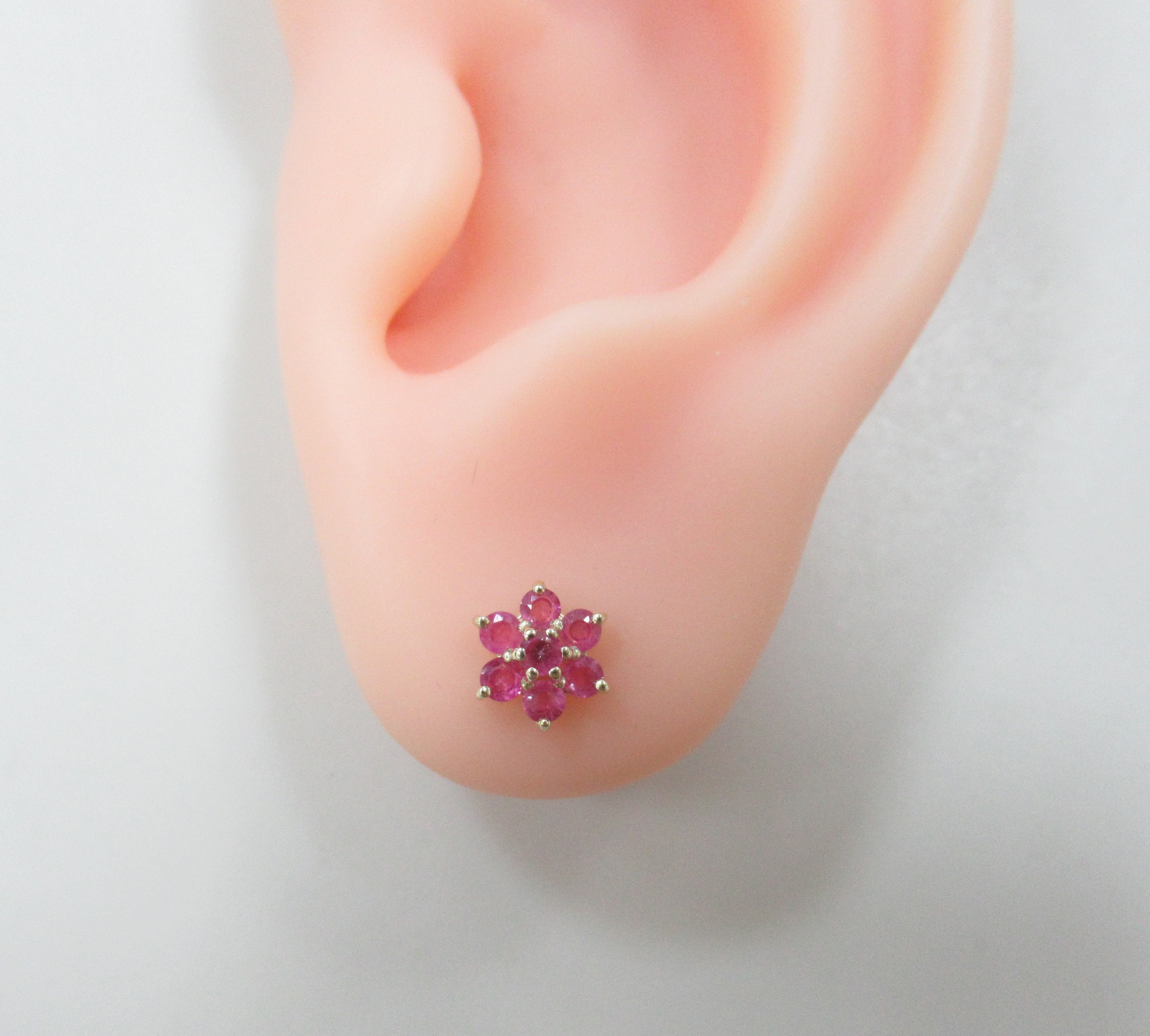 Серьги-пусеты из желтого золота с рубинами "Цветы"